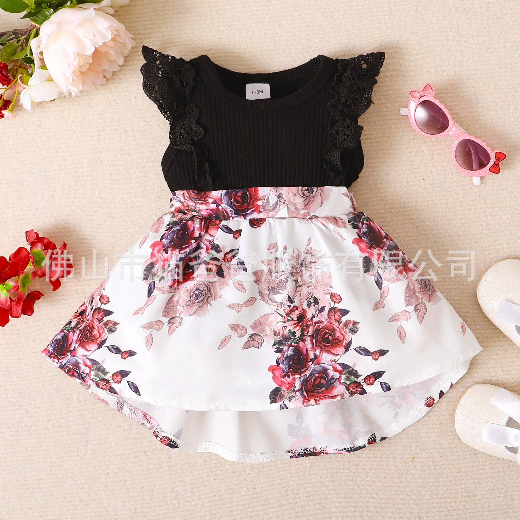 Venta al por mayor Ropa de bebé con vestido floral de poliéster con adornos de encaje